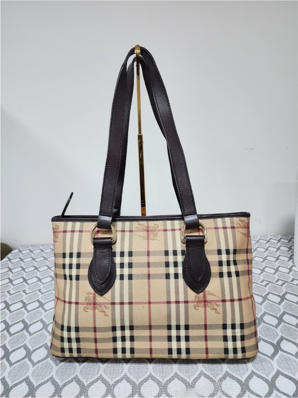 BURBERRY Haymarket Check Medium Regent Tote Beige/Brown